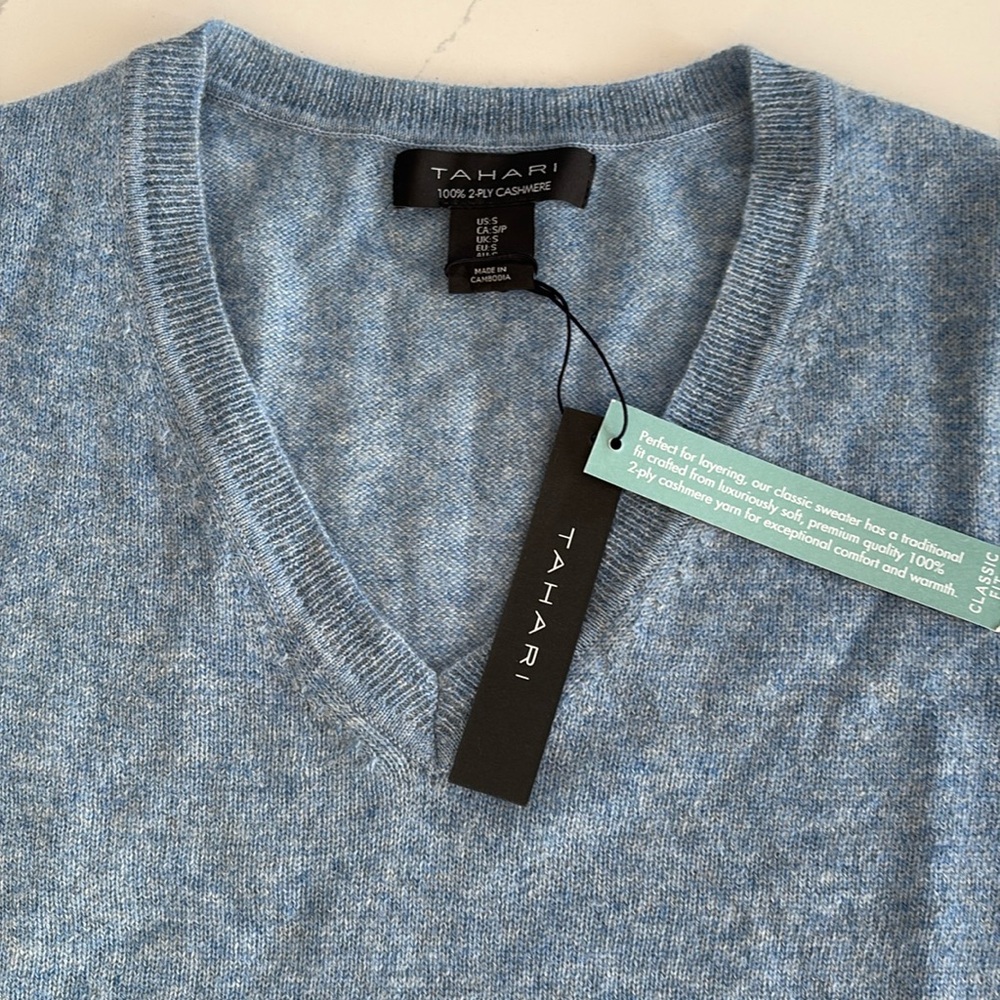 TAHARI 100% 2-ply cashmere V neck sweater size S NWT - Picture 2 of 8